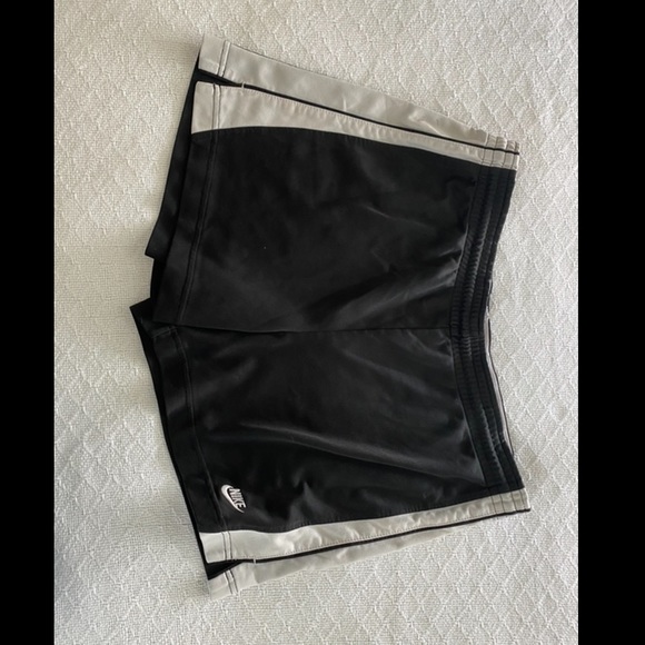 ⏰ Nike - women’s running shorts - L - Picture 1 of 3